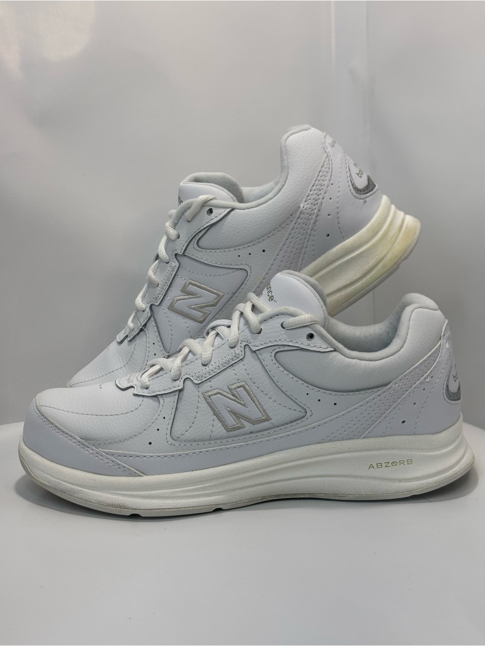New Balance Women's Size 6.5 577v1 Triple White Walking Shoes Lace Up WW577WT